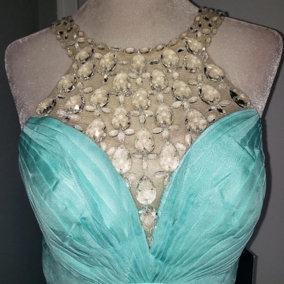 Le Femme Gown - Picture 13 of 16